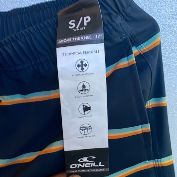 A vintage-inspired, pocketed boardshort that's perfect for beach days. New! - Picture 2 of 2